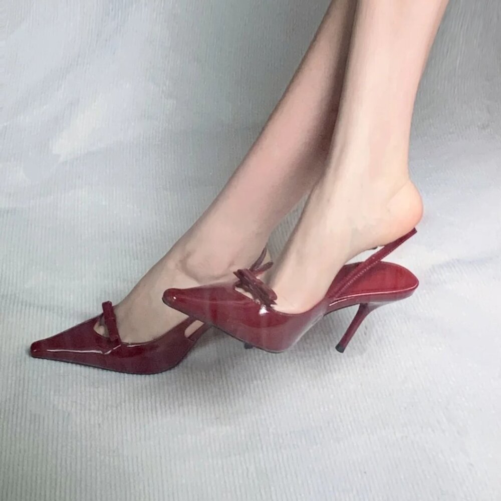 High-heeled shoes